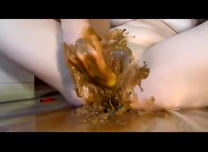 Video :Whore fisted herself and drop wet poop